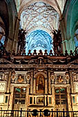 Cattedrale di Siviglia. il  gigantesco altare maggiore con il retablo tardogotico