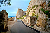 Calvi, nella cittadella fino ai bastioni.