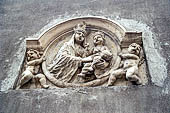 Catania - Rilievo barocco di Madonna col Bambino sul muro esterno dell'Arcivescovado. 