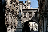 Catania, via Crociferi, arco di San Benedetto 