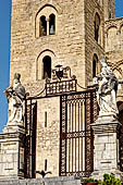 The cathedral of Cefal - The gates of the churchyard.