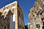 The cathedral of Cefal - The high transept against the background of the wall of the Rocca. 