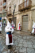 I riti della settimana santa, confrati del  SS. Crocifisso di Pergusa. 