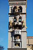 Messina - Il Duomo, le statue del campanile (dall'alto verso il basso): il leone col simbolo di Messina, il gallo simbolo del risveglio, le Dee della protezione delle campane, il Santuario di Montalto