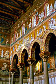 Monreale Cattedrale di Santa Maria Nuova. Scorcio della navata laterale.