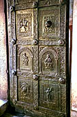 Monreale Cattedrale di Santa Maria Nuova. La porta bronzea del portale del portico settentrionale. 