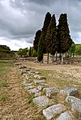 Aidone - Il Parco Archeologico di Morgantina, la sto nord un lungo porticato tra i cipressi di quello che era il parco di una villa ottocentesca. 