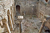 Dougga, Terme Liciniane. La sala d'ingresso. 