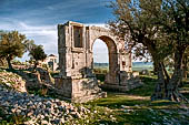 Dougga, l'arco di Alessandro Severo 