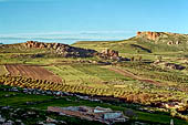 Dougga, panorama della vallata dello uadi Kralled che scende all'antica citt numidica di Teboursouk.