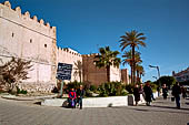 Sfax, le mura della medina nei pressi di Bab el Kasbah. 