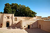 Sfax, la kasbah. Dal cortile guardando verso l'ingresso. 