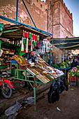 Sfax, il mercato della frutta fuori da Bab Jebli. 