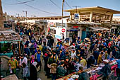 Sfax, il mercato della frutta fuori da Bab Jebli. 