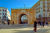 Tunisi, Bab el Bhar la porta della medina. 