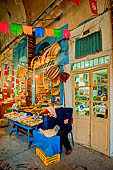 Tunisi, la medina, souk el belat. 