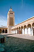 Tunisi, la medina. Jam ez-Zitouna (la grande moschea), il cortile interno. 