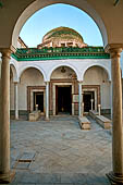 Tunisi, la medina. Tourbet el Bey. 