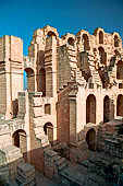 El Jem l'anfiteatro romano. Dettaglio delle sottostrutture che sorreggono la cavea. 