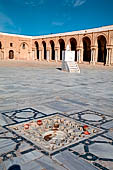 Kairouan, la grande moschea, il sistema di depurazione dell'acqua piovana che veniva raccolta nella cisterna sotto il cortile. 