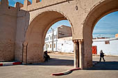 Kairouan, le mura della medina. Bab el Khoukha (Porta di Sousse) nel tratto orientale delle mura, una costruzione del 1705. 