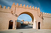 Kairouan, le mura della medina. Bab el Jedid (porta Nuova) lungo il tratto settentrionale delle mura, costruita nel 1705. 