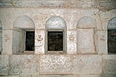 Le Kef, la basilica. Dettaglio delle 23 nicchie dell'aula cruciforme. 