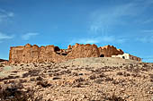 Ksar Megalba, antico granaio fortificato oggi in rovina. 