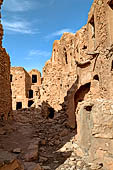 Ksar Megalba, antico granaio fortificato oggi in rovina. 