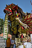 Cremation ceremony - animal-shaped sarcophagus, the appropriate figure is determined by the caste of the deceased.