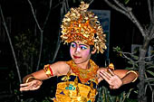 Balinese dance performance at Pondok Sari.