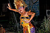 Balinese dance performance at Pondok Sari.