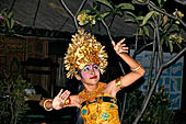 Balinese dance performance at Pondok Sari.