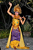 Balinese dance performance at Pondok Sari.