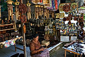 Gunung Kawi (Bali) - On the steps leading to the tombs, craftsmen sell their wares. 