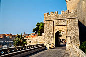 Dubrovnik, le fortificazioni - La porta Ploe, porta esterna.