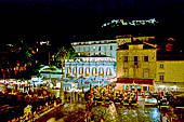 Hvar, Lesina - Piazza Santo Stefano. Sullo sfondo la loggia.