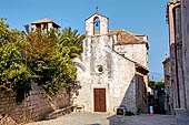 Korula, Curzola - Chiesa di S. Pietro tra la Cattedrale e la cosiddetta casa di Marco Polo.