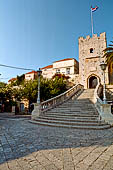 Korula, Curzola - La porta di Terra e torre Veliki Revellin (XV sec)