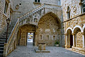 Trogir , il cortile del Palazzo Comunale.