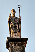 Trogir, porta di terraferma la statua di S Ivano Orsini il santo protettore della citt.