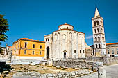 Zara, piazza del foro con la rotonda bizantina di S. Donato e il campanile della cattedrale. 