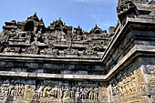 Borobudur reliefs - First Gallery, Northern side - Panel 101-102. 