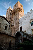 Albenga (Liguria di Ponente) - il Battistero a lato della cattedrale.