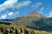 Il Monte Sodadura, cima piramidale che sorge a nord/est dei Piani di Artavaggio. 