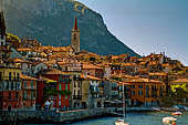 Veduta di Varenna con l'imbarcadero dei traghetti