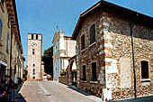 In bici nell'Alto Mantovano - Castellaro Lagusello, Porta arcuata.