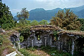 Lago di Como - Isola Comacina (Ossuccio) resti dell'antica Basilica di S. Eufemia di cui resta interamente in alzato la cripta romanica. 