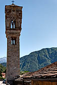 Lago di Como - Chiesa di S. Maria Maddalena a Ospedaletto (Ossuccio) il curioso campanile in stile pseudo-gotico. 