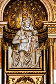 Lago di Como - Madonna del Soccorso Ossuccio. la statua della Madonna (risalente probabilmente al 1300) oggetto di una particolare venerazione. 